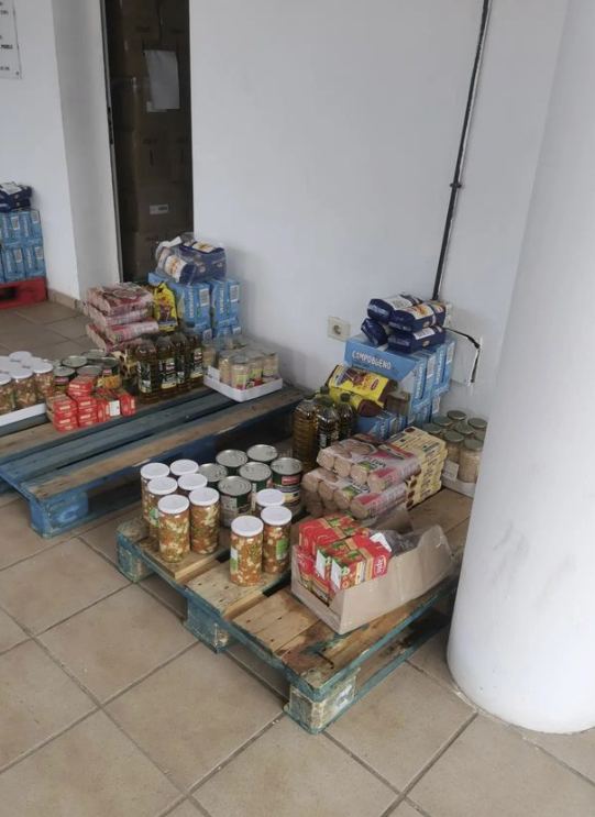 Donación de alimento por parte de  Cruz Roja Española